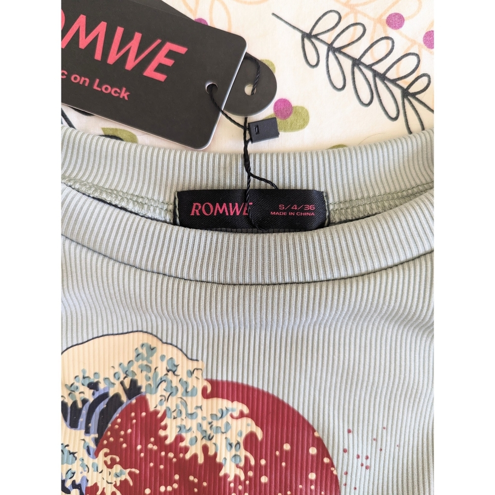 Romwe Ribbed Crop Top - Picture 3 of 3